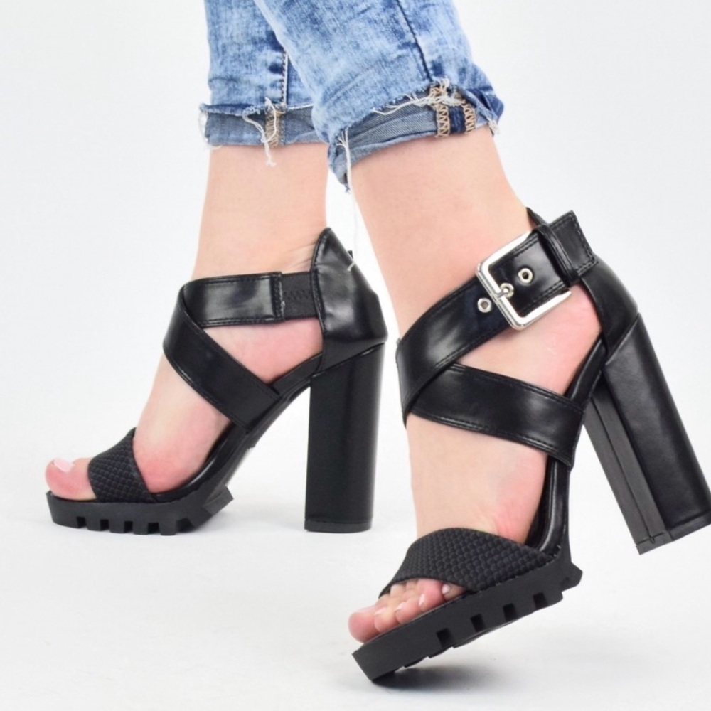 STRAPPY BLACK  PLATFORM HEEL PARTY SHOE, DATE NIGHT WOMENS SZ 8.5